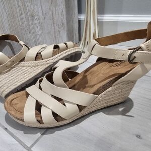 Earth Cream Strappy Wedge Sandals Size 10